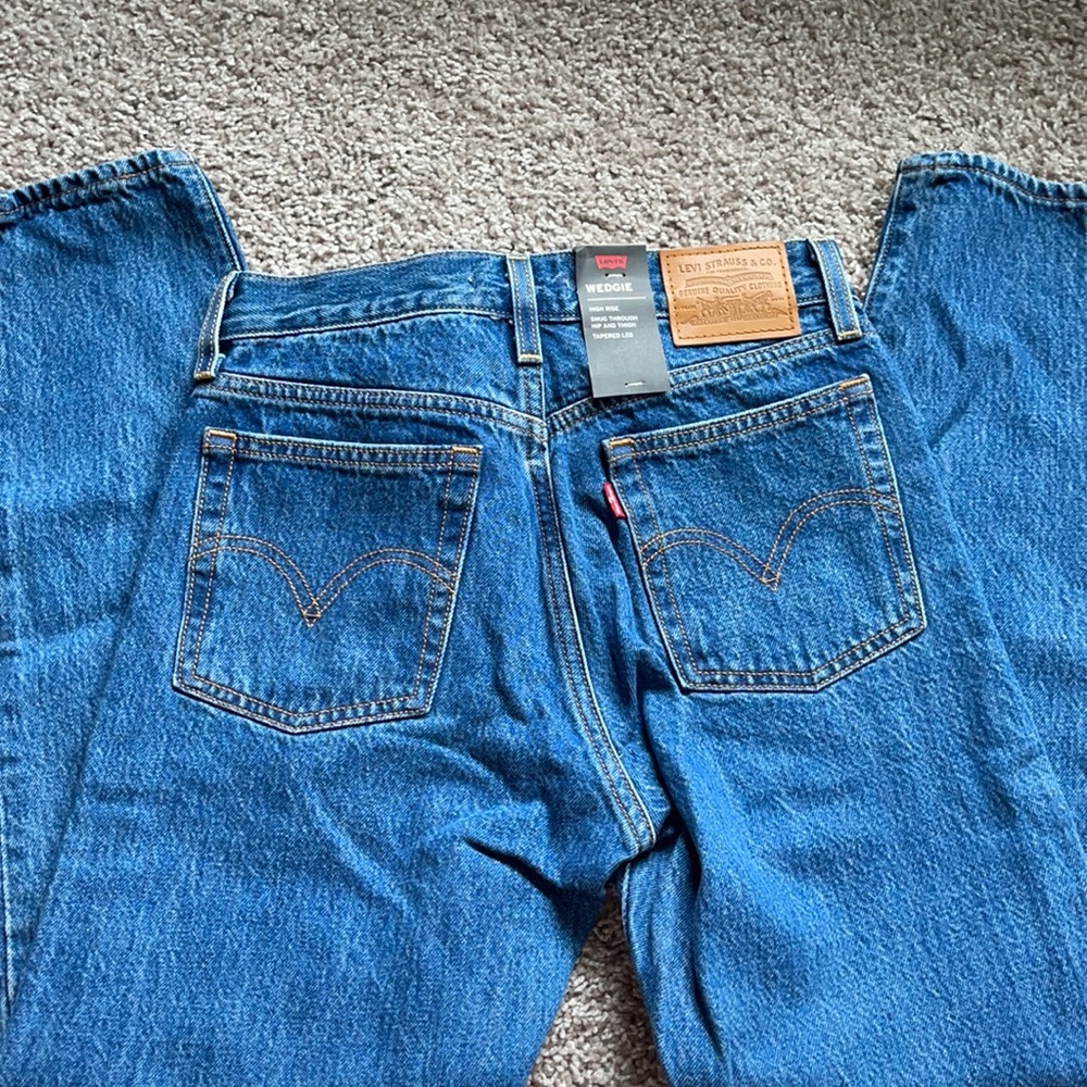 Levi Premium Wedgie jeans